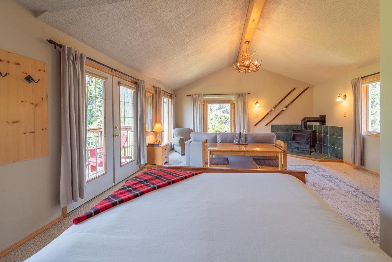 קאנאנסקיס ווילאג' Mount Engadine Lodge מראה חיצוני תמונה